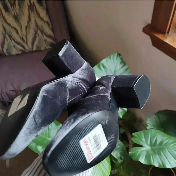 Ivanka Trump velvet ancle boots - Picture 4 of 10